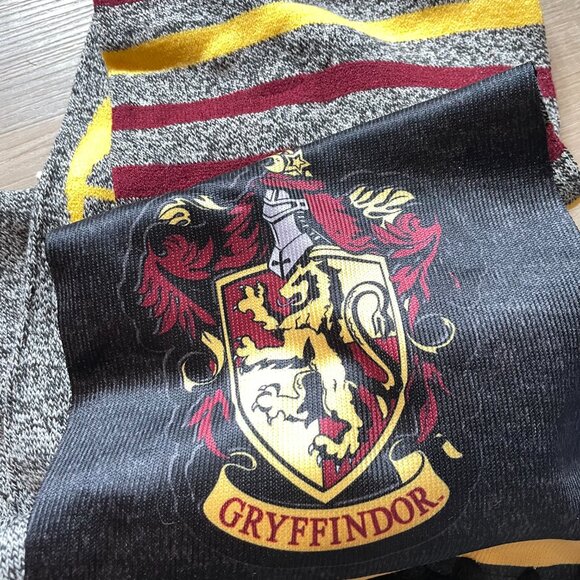 Women's Harry Potter Lot xl sweatshirt, Collector Bookmark, Scarf new - Picture 5 of 5